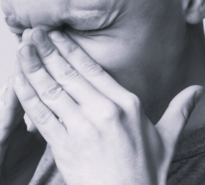 Какой врач лечит головные боли при кисте пазух носа