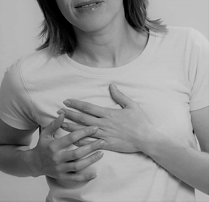 КАкой врач лечит боль в груди после удара по молочной железе