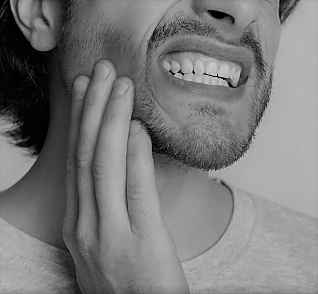 Какой врач лечит боль в горле после удаления зуба