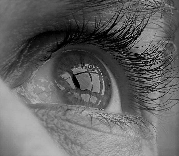 Какой врач лечит боль при катаракте глаза