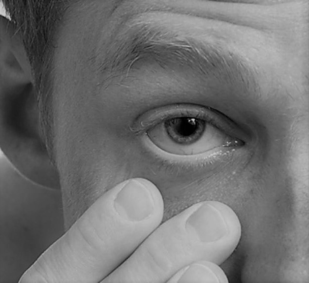 Какой врач лечит боль в глазах при аллергии