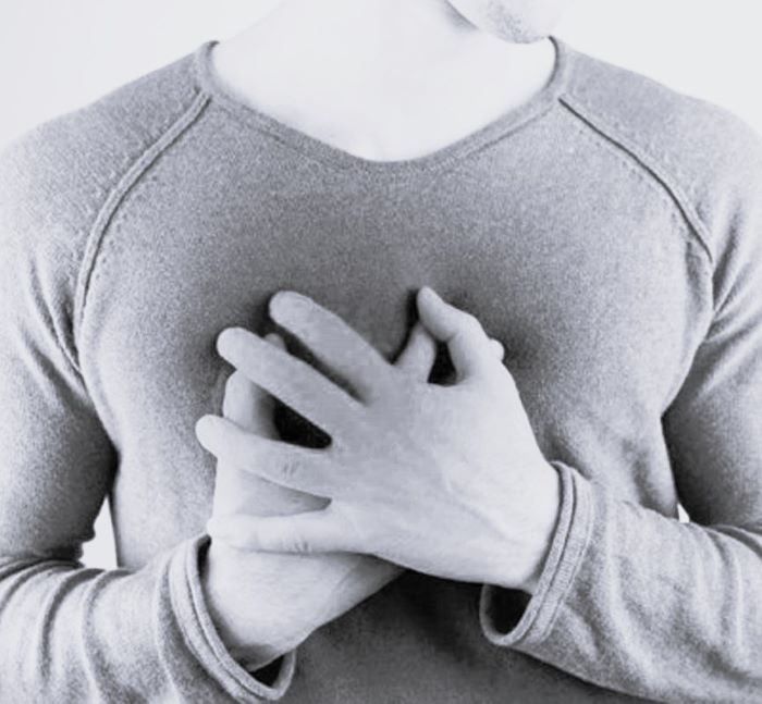 Какой врач лечит боль в груди после инфаркта