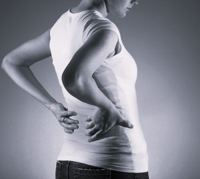 Что вызывает послеродовую боль в спине?
