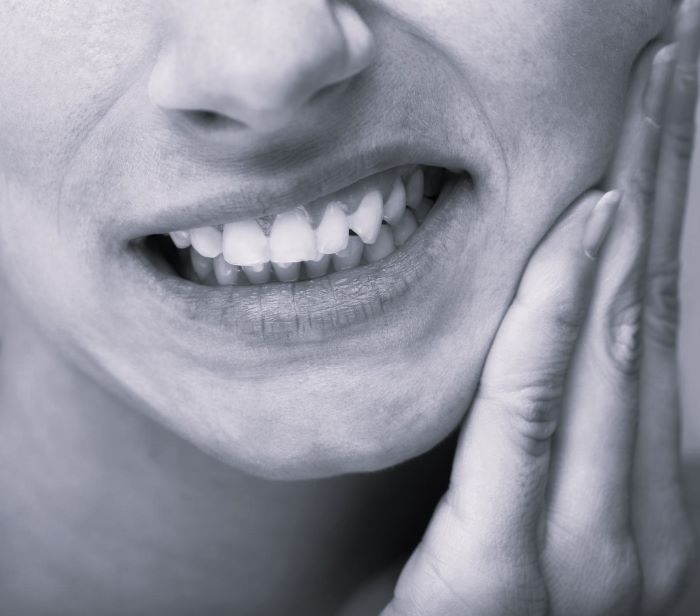 Какой врач лечит боль в зубе после чистки зубов