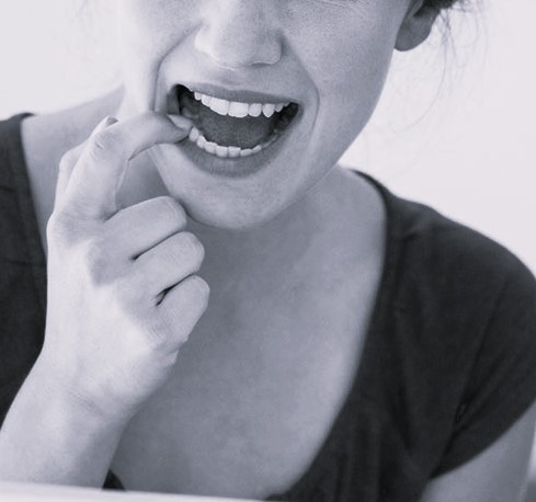 Какой врач лечит боль при попадании пищи в зуб