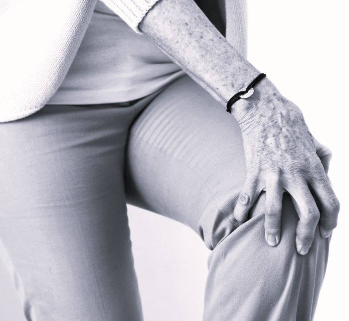 Какой врач лечит боль в коленном суставе при движении ногой