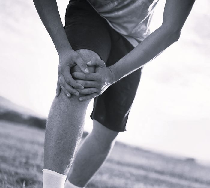 Какой врач лечит боль в коленном суставе при и после ходьбы