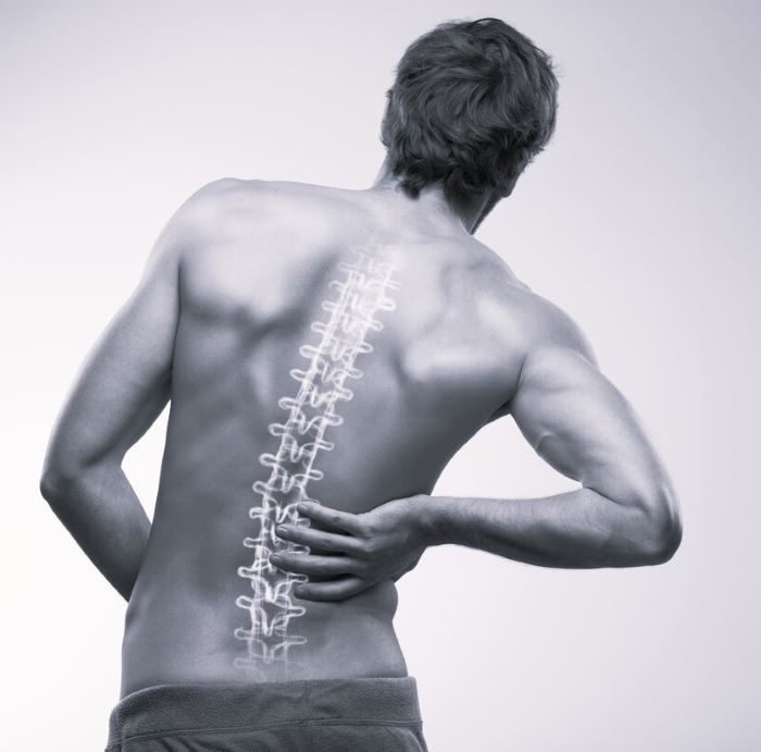 Какой врач лечит боль в пояснице при поворотах спины