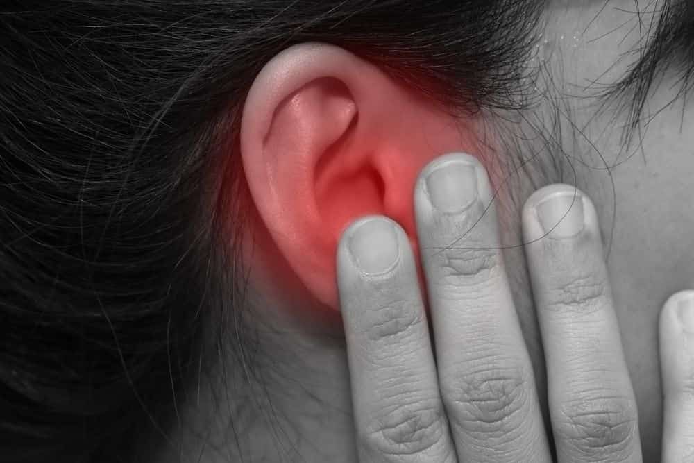 Какой врач лечит травму уха